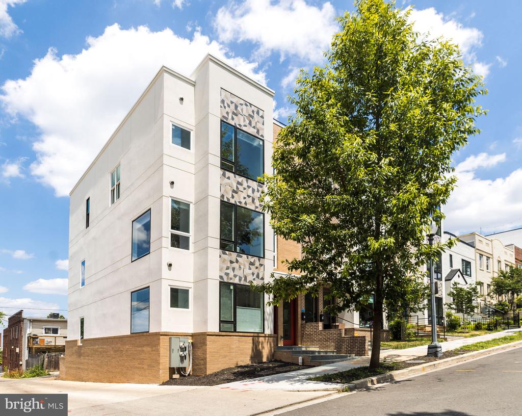 1210 Queen St NE #2