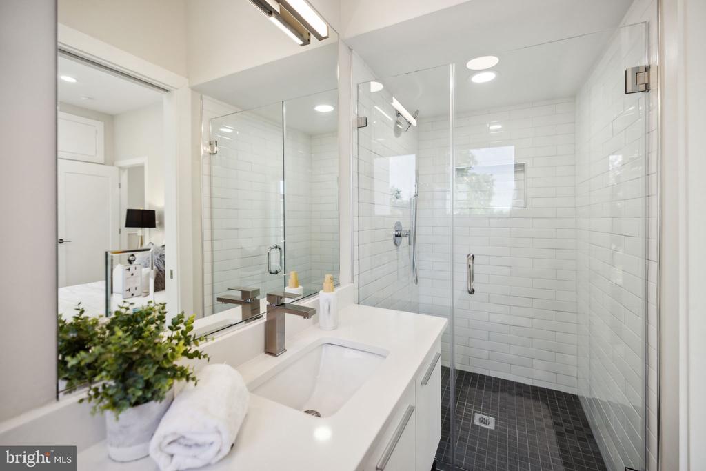 1210 Queen St NE #2