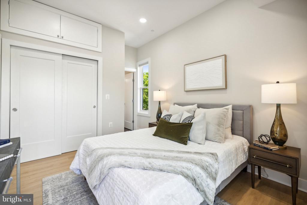 1210 Queen St NE #2