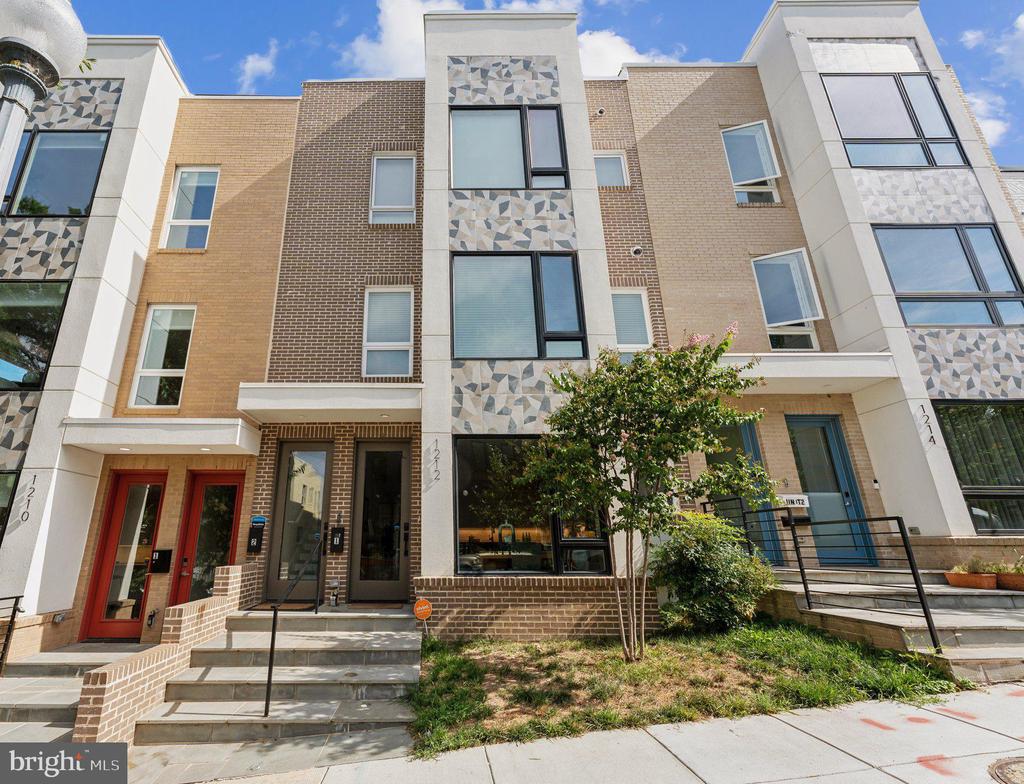 1212 Queen St NE #1