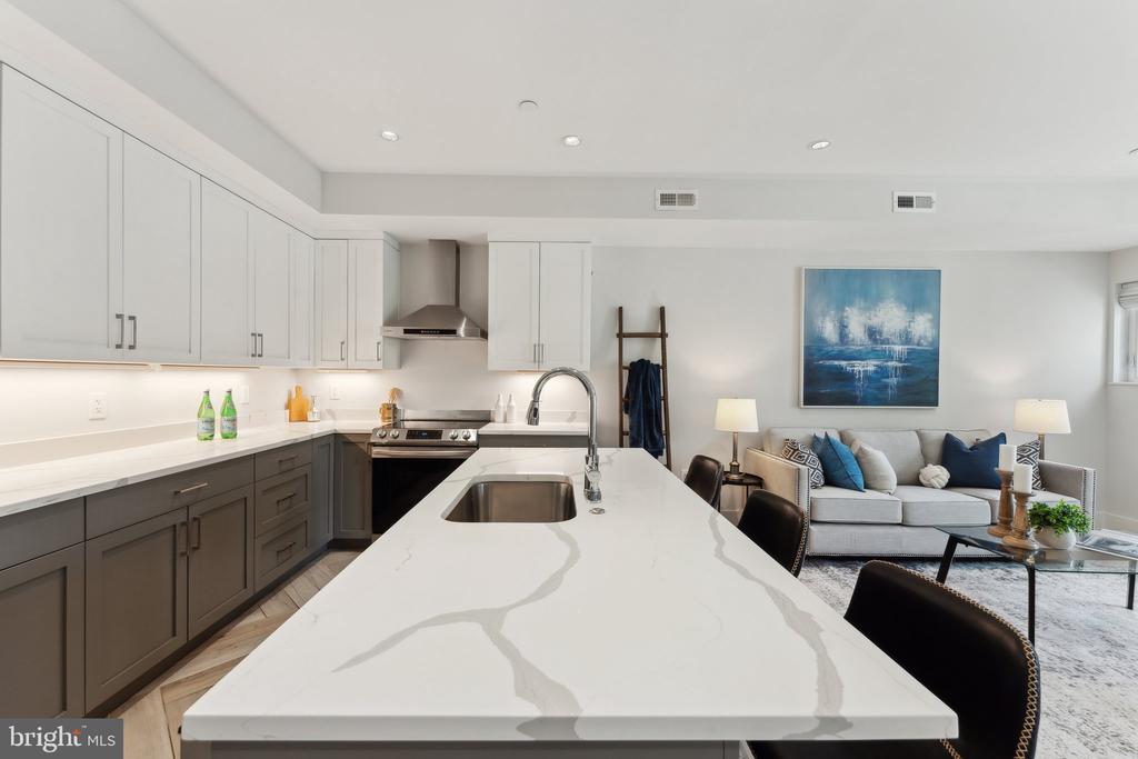 1212 Queen St NE #1