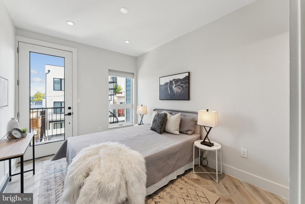 1212 Queen St NE #1