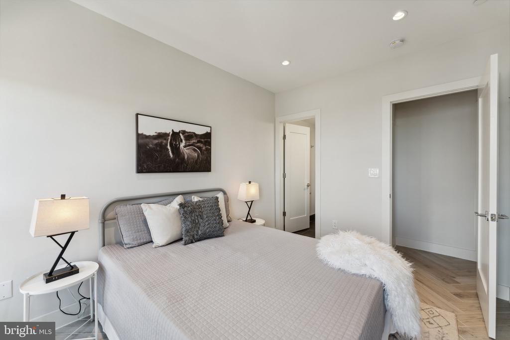 1212 Queen St NE #1