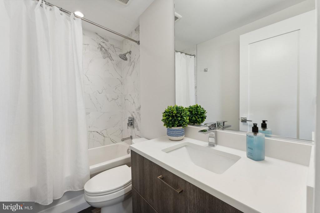1212 Queen St NE #1