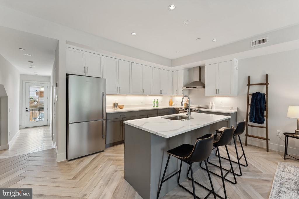 1212 Queen St NE #1