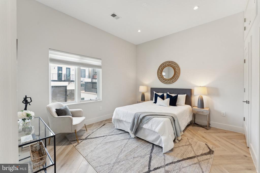 1212 Queen St NE #1