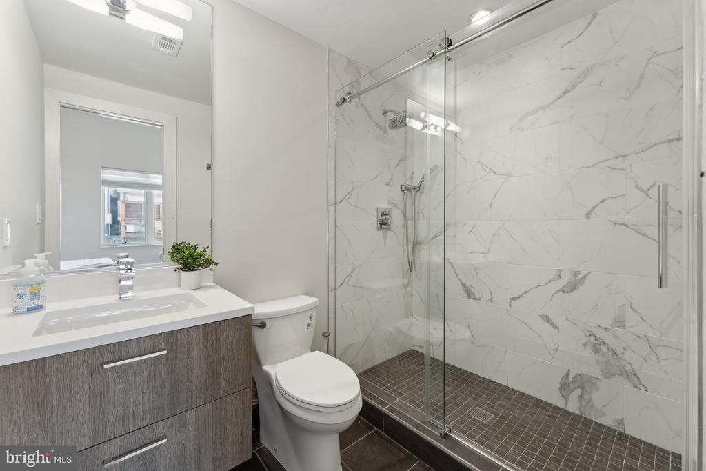 1212 Queen St NE #1