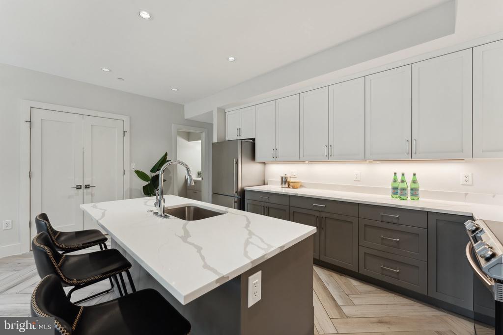 1212 Queen St NE #1