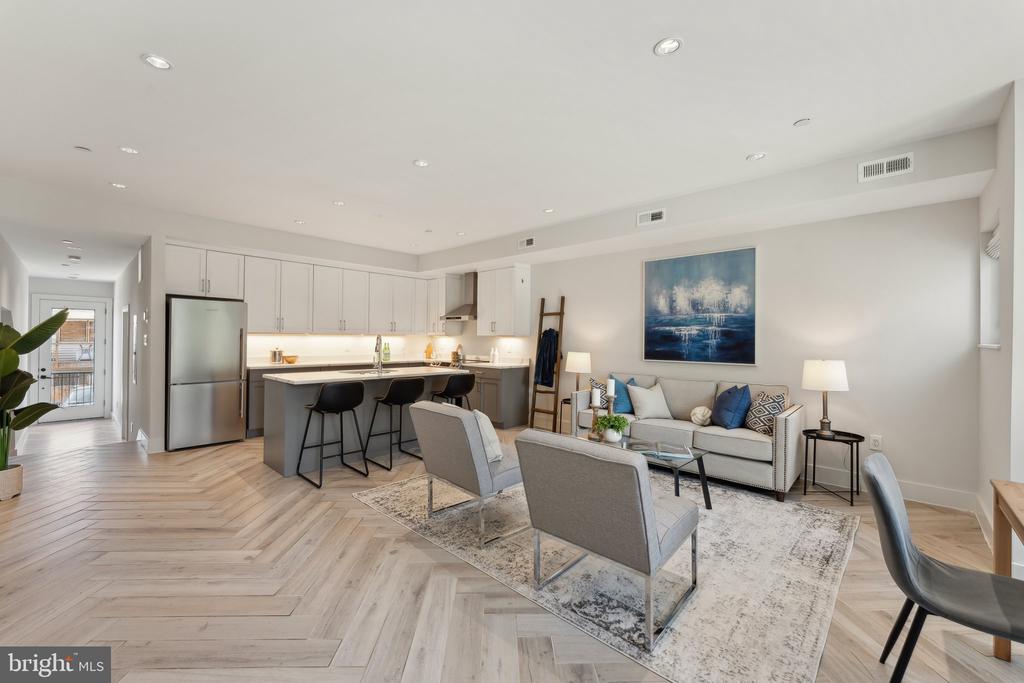 1212 Queen St NE #1