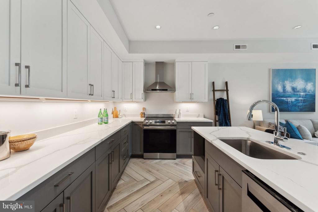 1212 Queen St NE #1