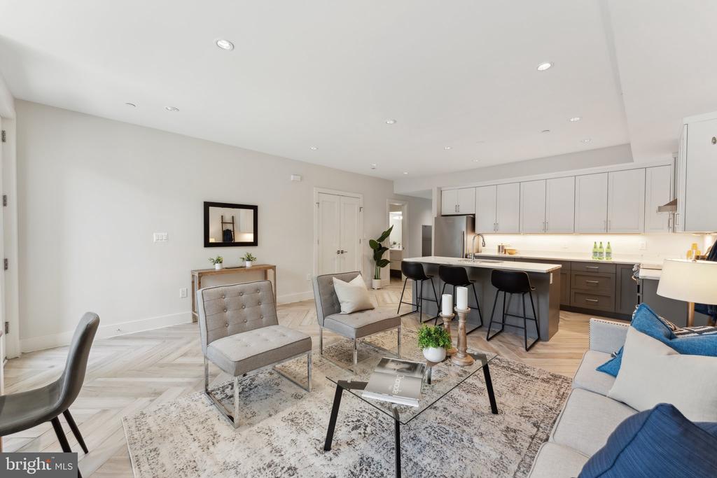 1212 Queen St NE #1