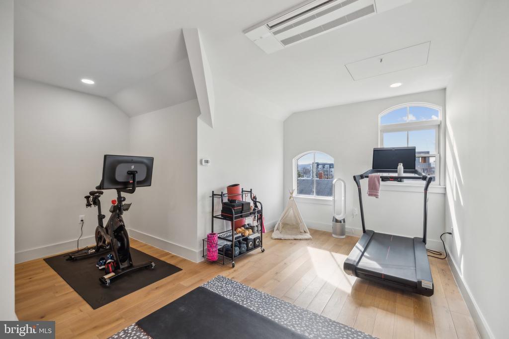 1309 E St SE #36