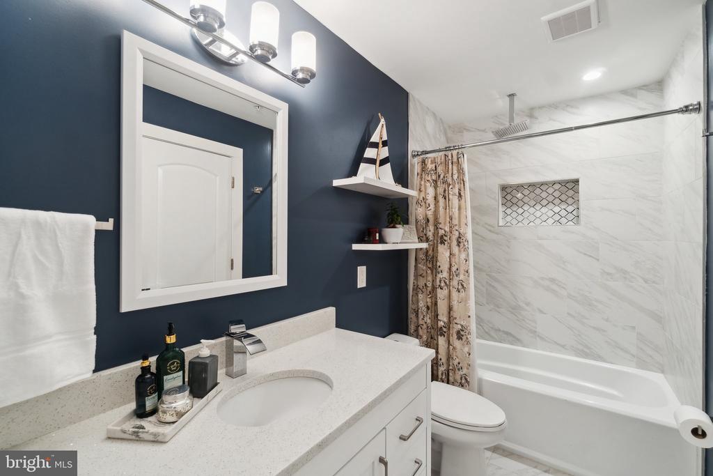 1201 Potomac Ave SE #2
