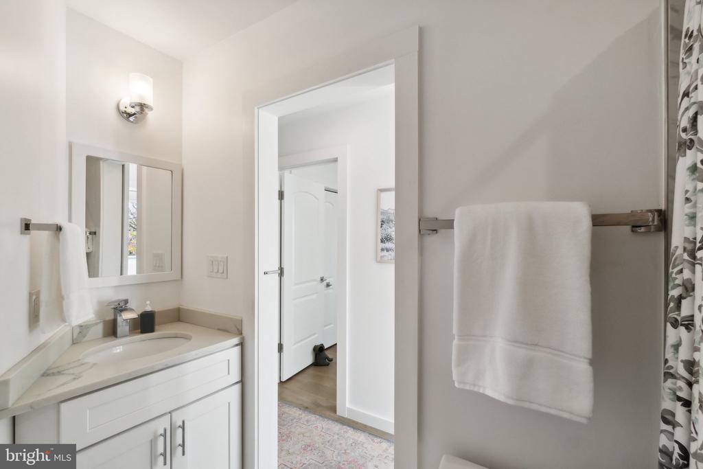 1201 Potomac Ave SE #2