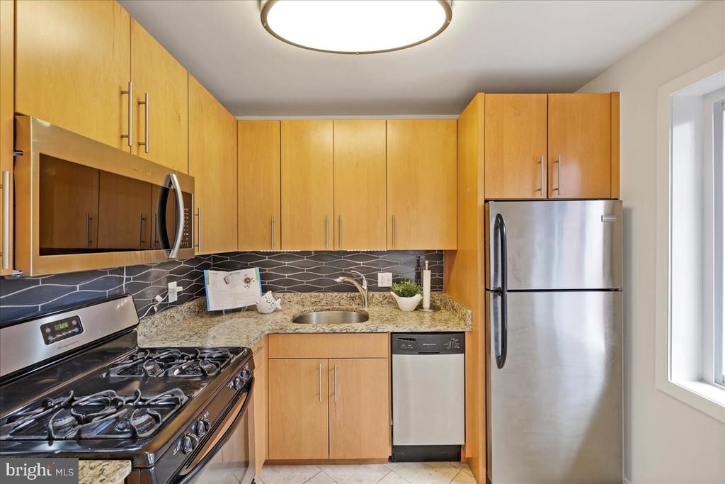 2003 ALLEN PL NW #303