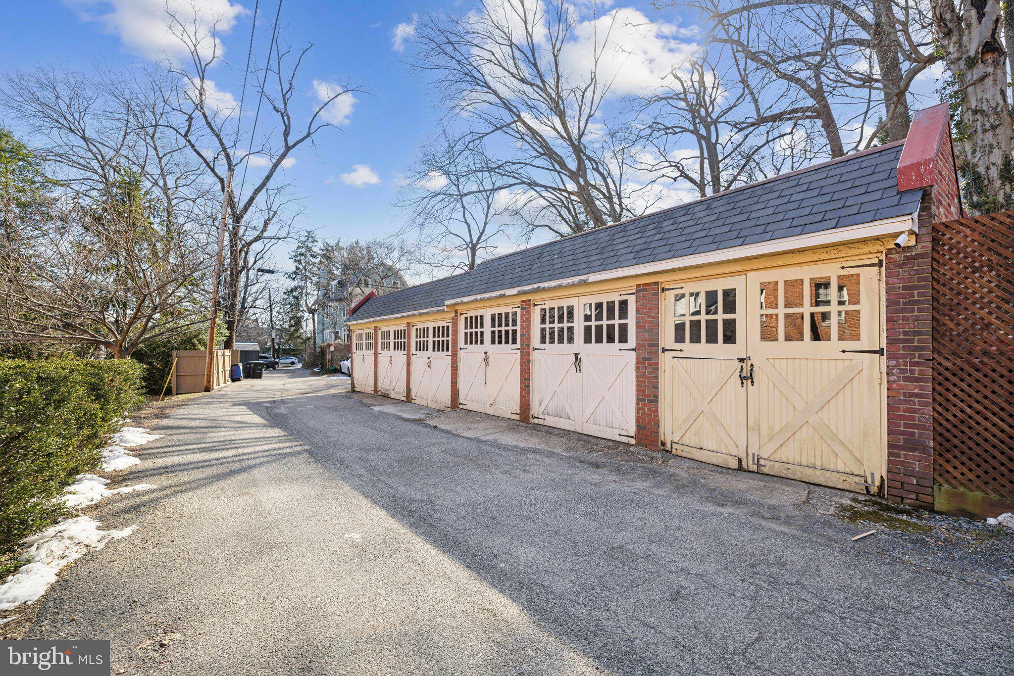 3018 Porter St NW #101