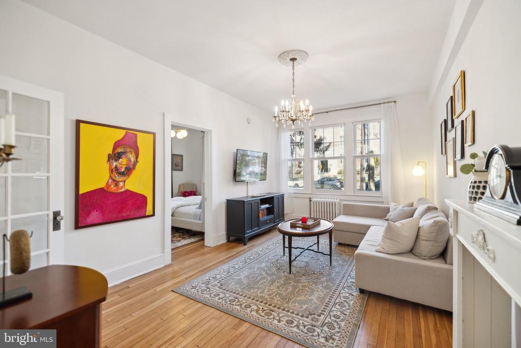 3018 Porter St NW #101