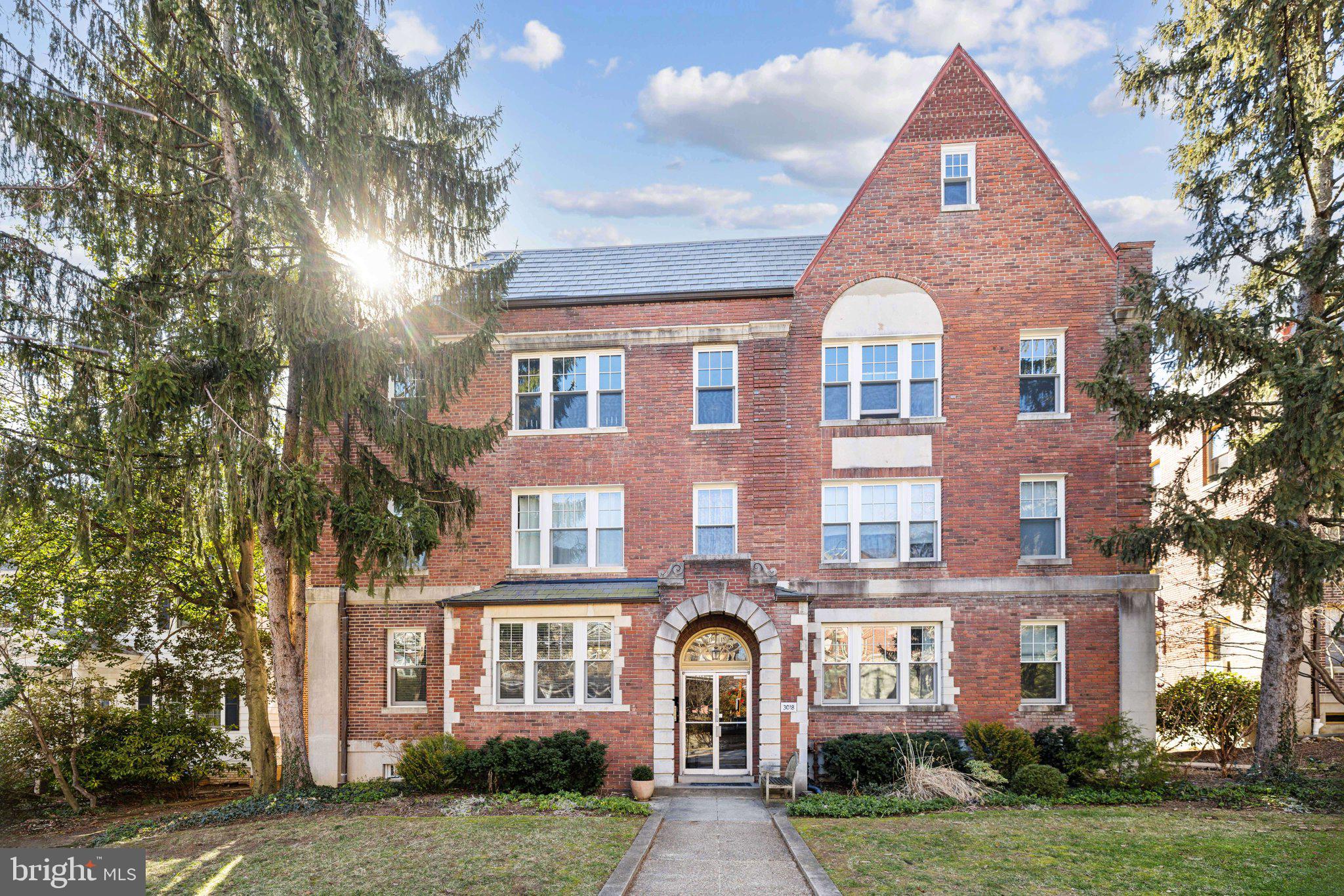 3018 Porter St NW #101