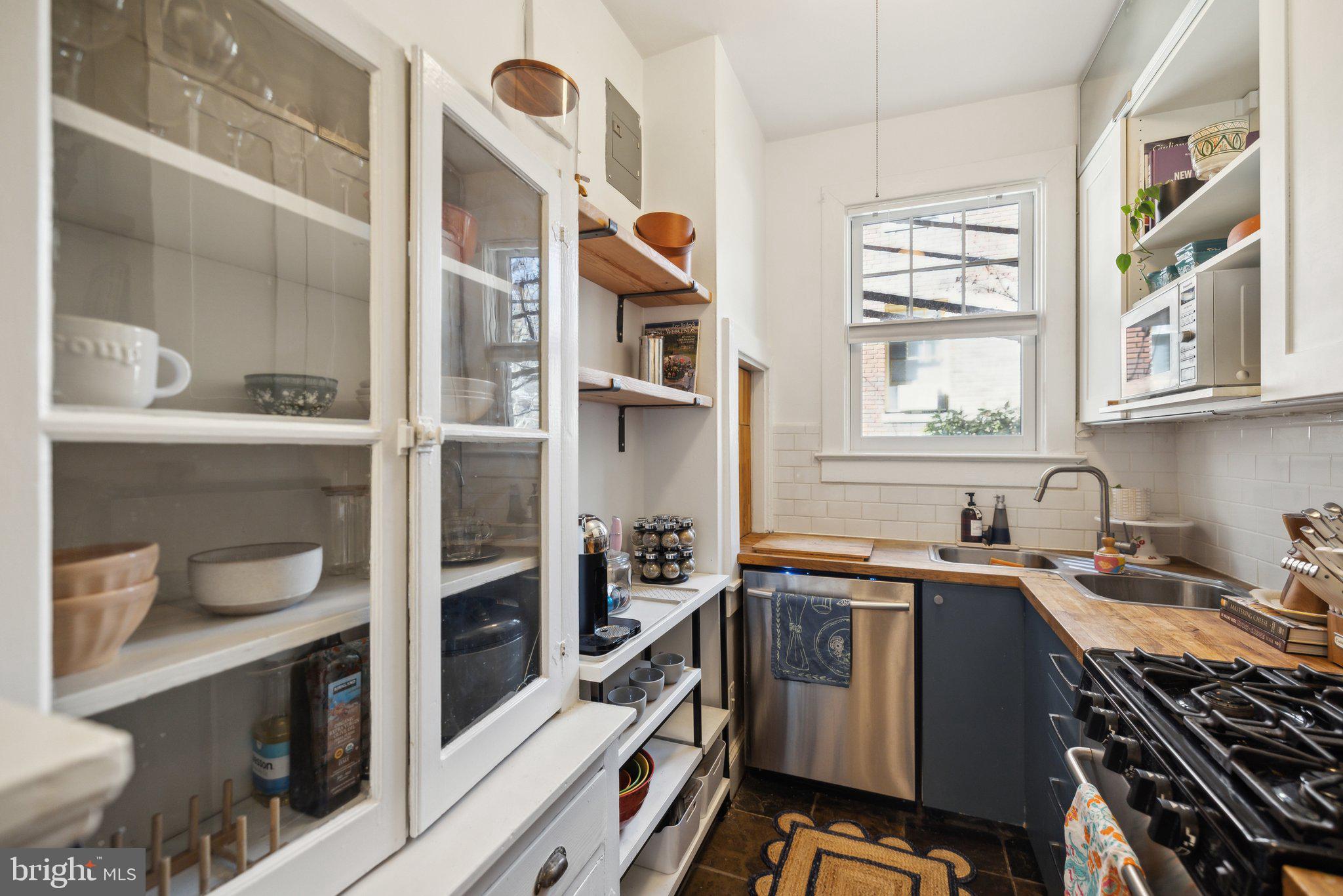 3018 Porter St NW #101