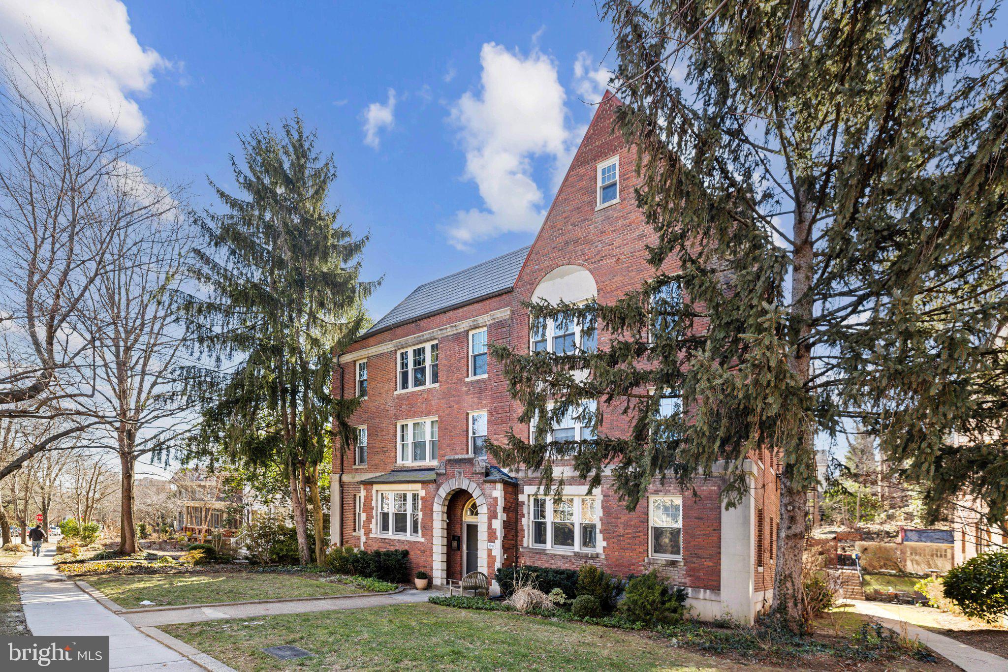 3018 Porter St NW #101