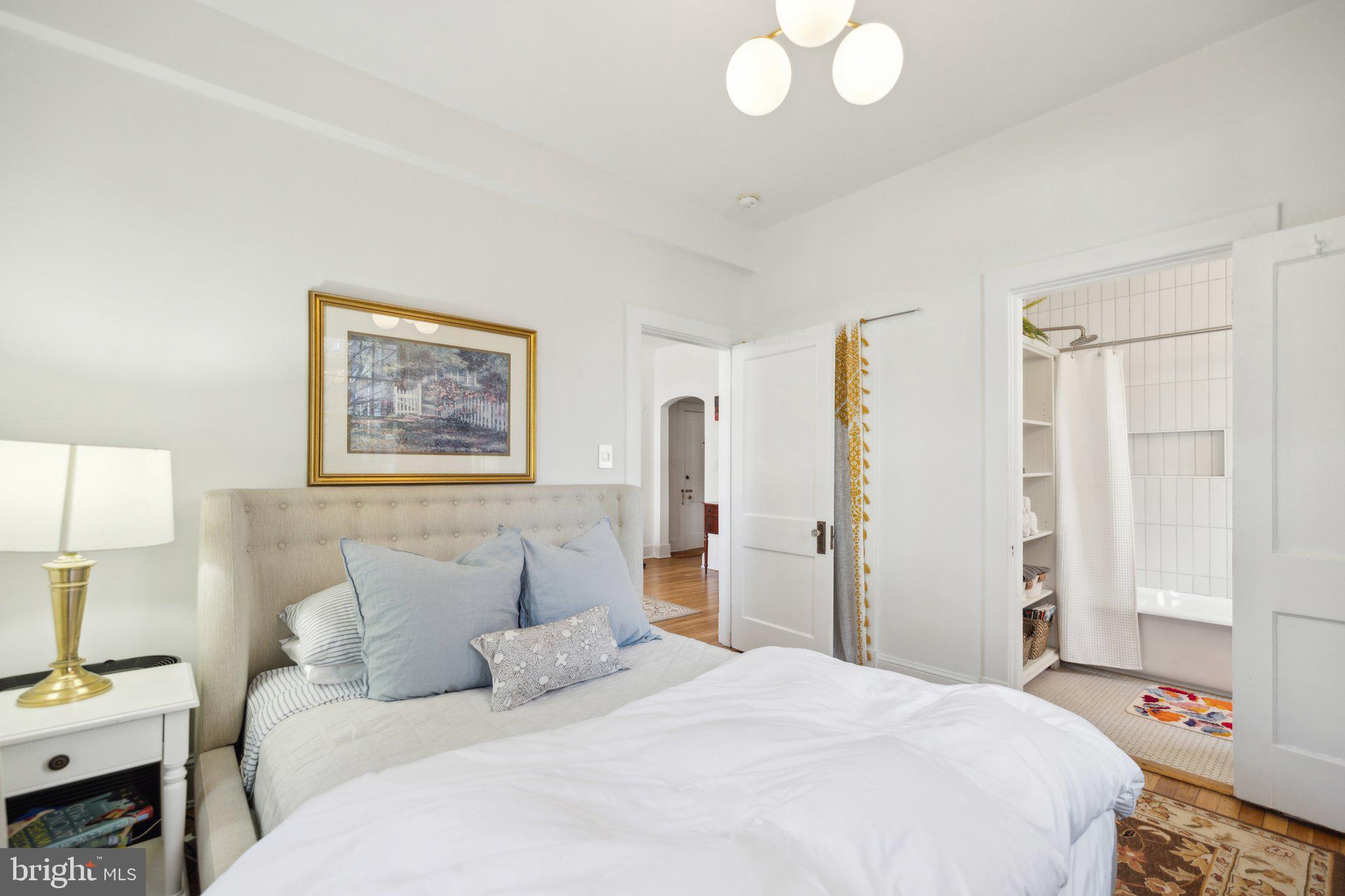 3018 Porter St NW #101