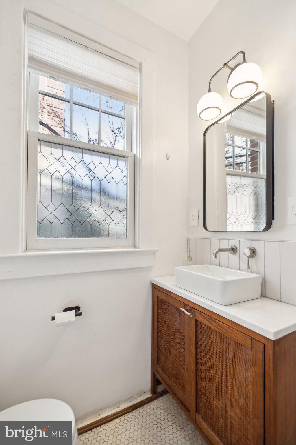 3018 Porter St NW #101