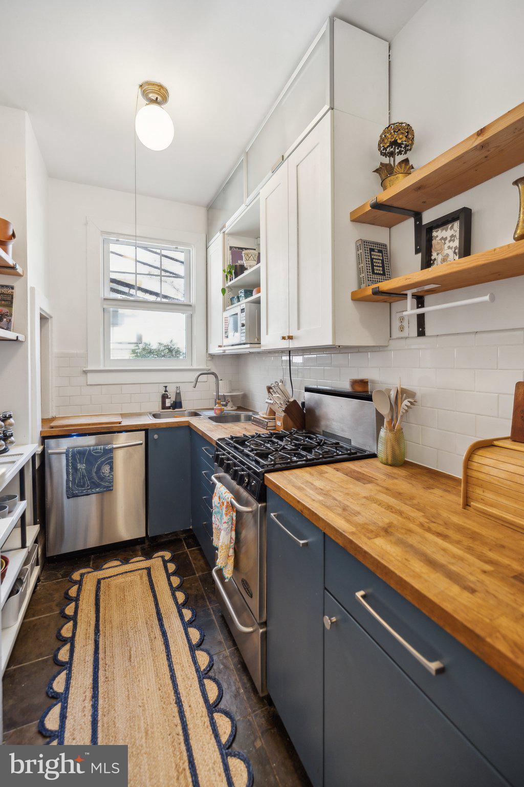 3018 Porter St NW #101