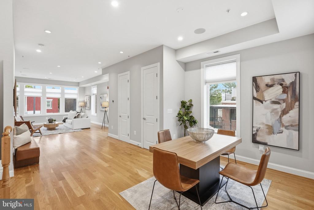 1110 6TH STREET NE Unit: 2
