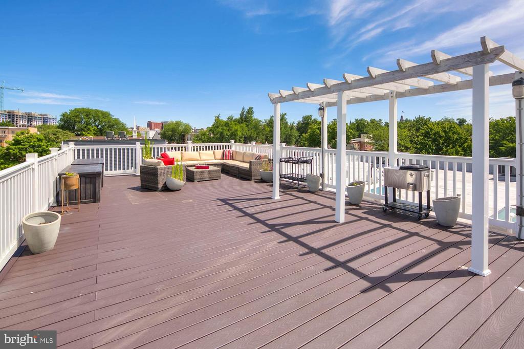 1110 6TH STREET NE Unit: 2