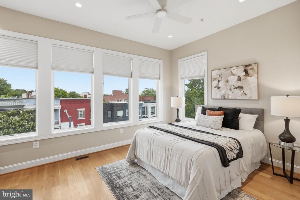 1110 6TH STREET NE Unit: 2