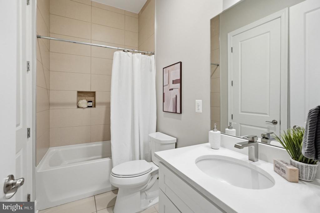 1110 6TH STREET NE Unit: 2