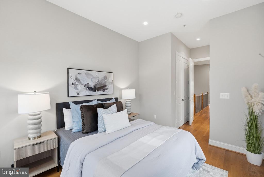 1110 6TH STREET NE Unit: 2