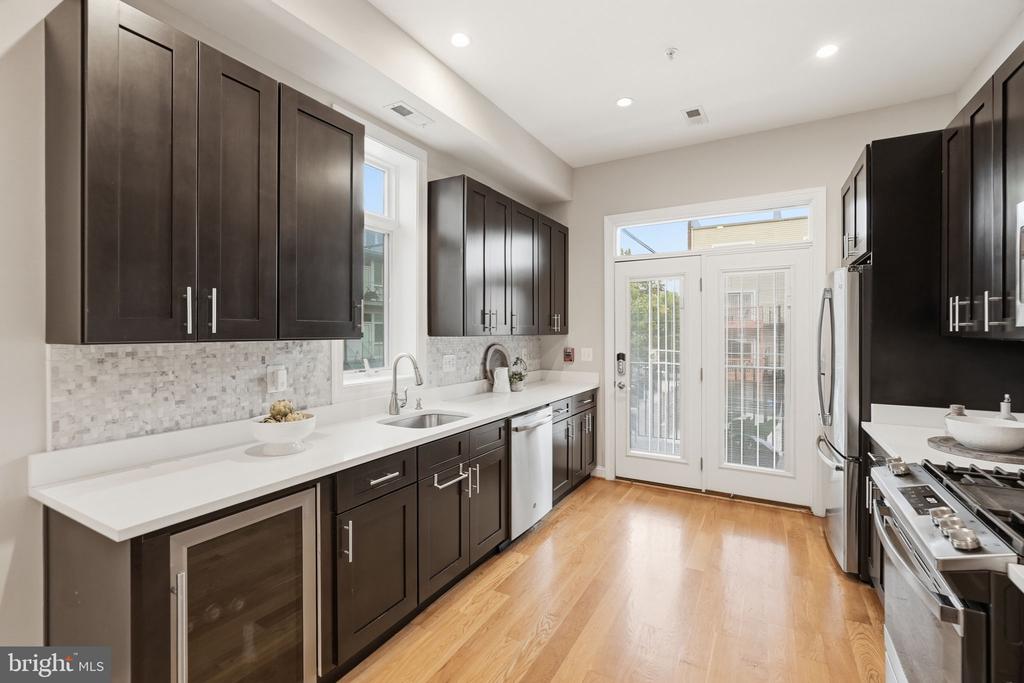 1110 6TH STREET NE Unit: 2