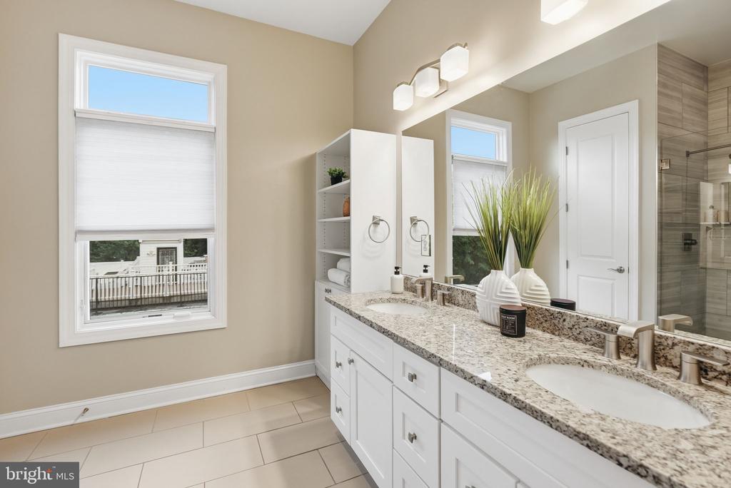 1110 6TH STREET NE Unit: 2