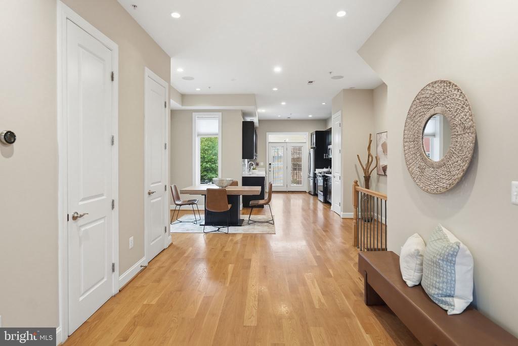 1110 6TH STREET NE Unit: 2