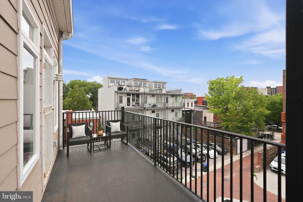 1110 6TH STREET NE Unit: 2