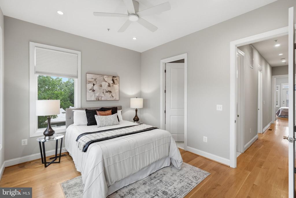 1110 6TH STREET NE Unit: 2