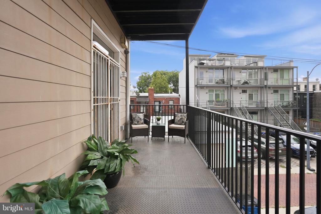 1110 6TH STREET NE Unit: 2