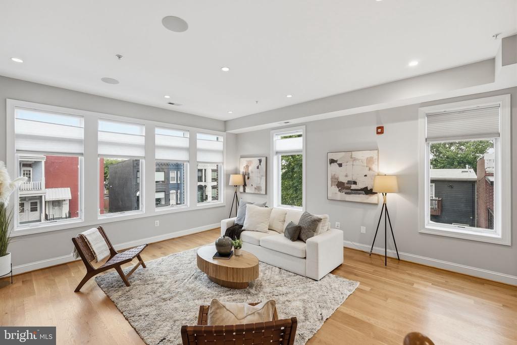 1110 6TH STREET NE Unit: 2