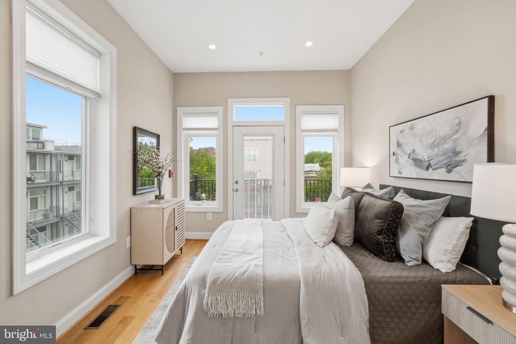1110 6TH STREET NE Unit: 2
