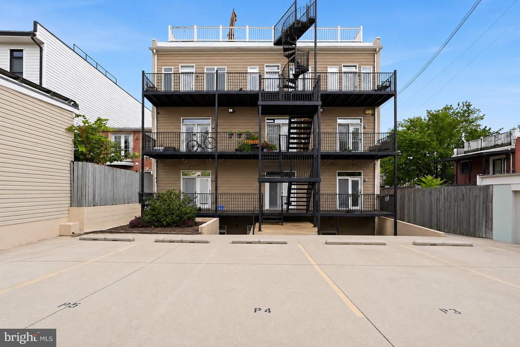 1110 6TH STREET NE Unit: 2