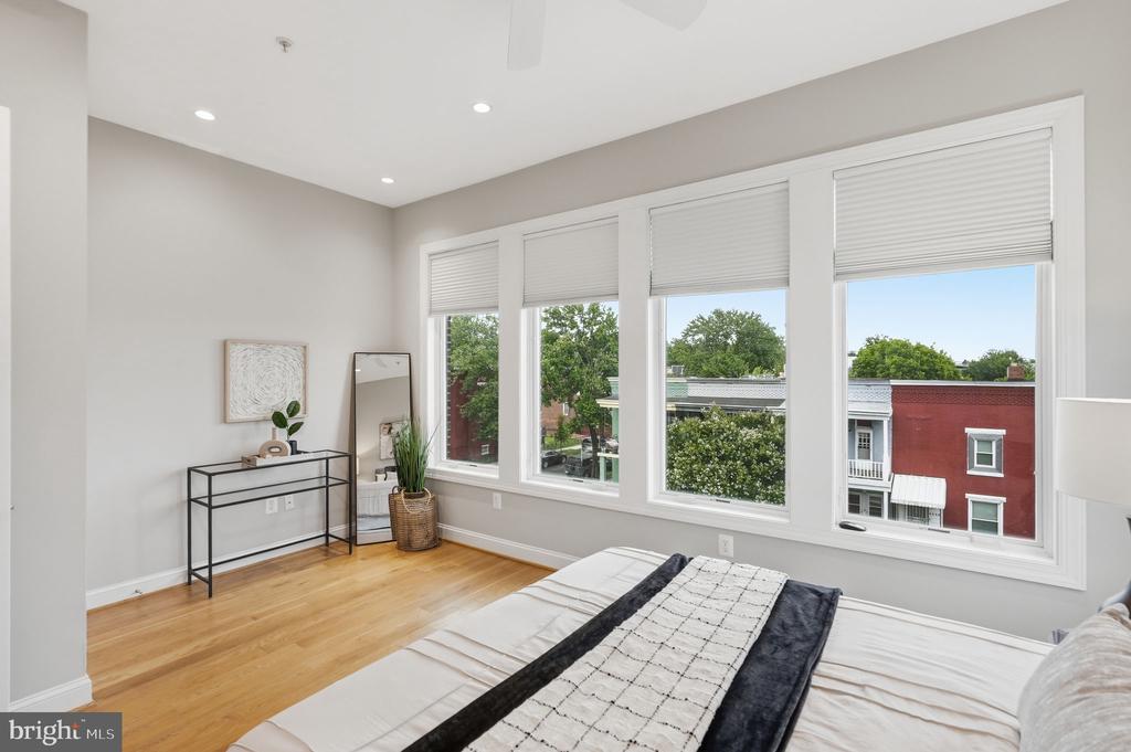 1110 6TH STREET NE Unit: 2