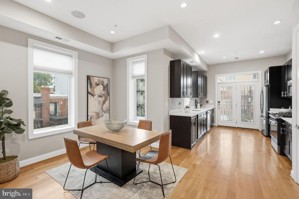 1110 6TH STREET NE Unit: 2