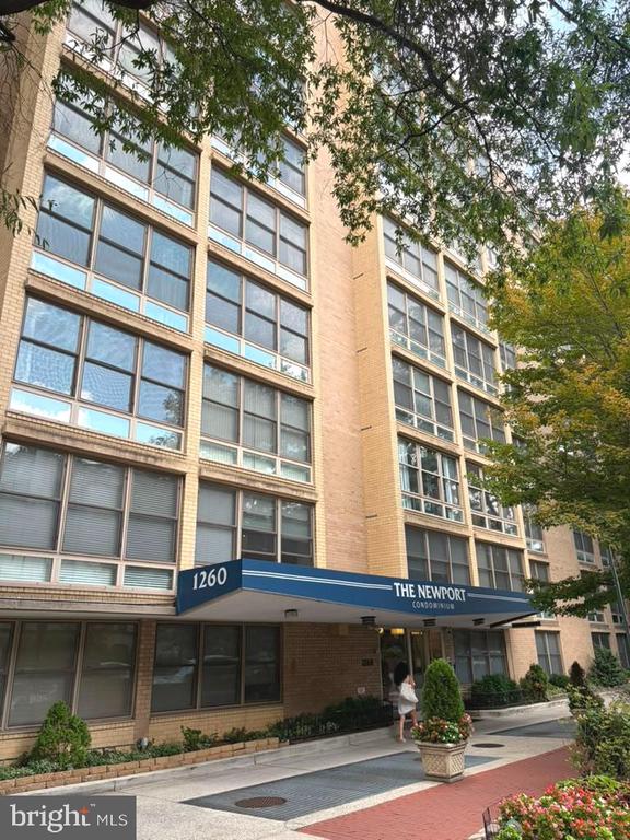 1260 21ST STREET NW Unit: 301