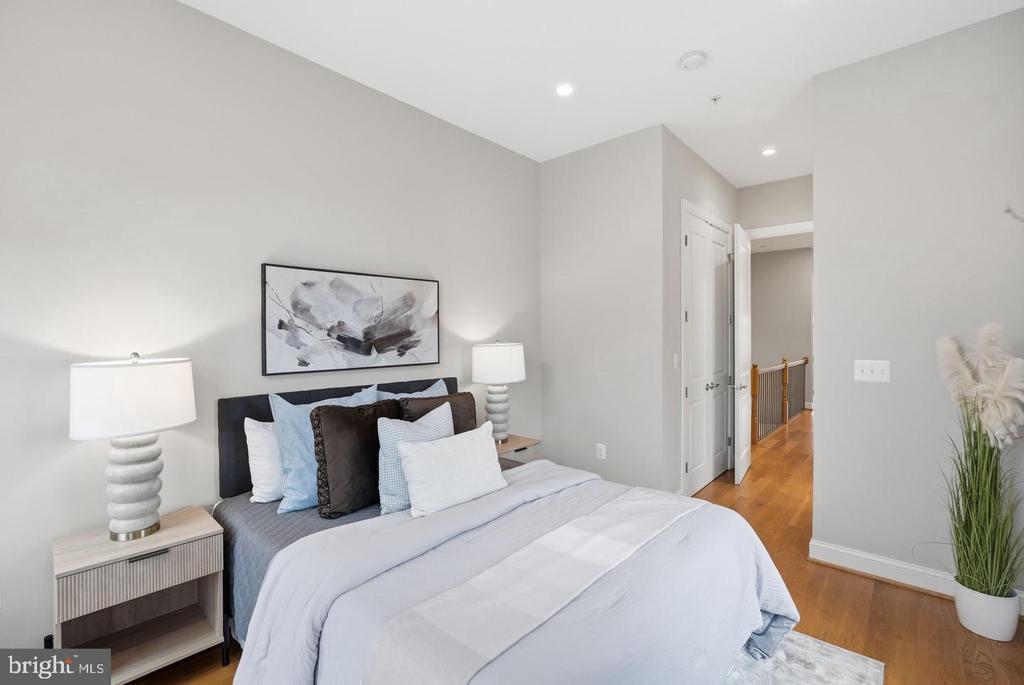 1110 6TH STREET NE Unit: 2