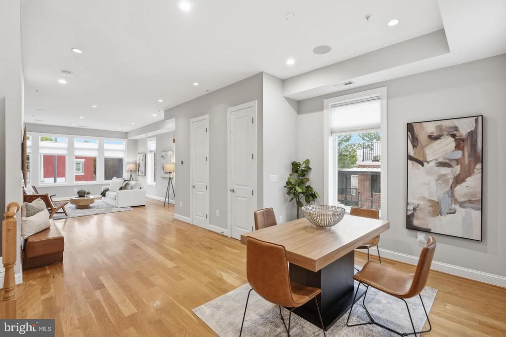 1110 6TH STREET NE Unit: 2