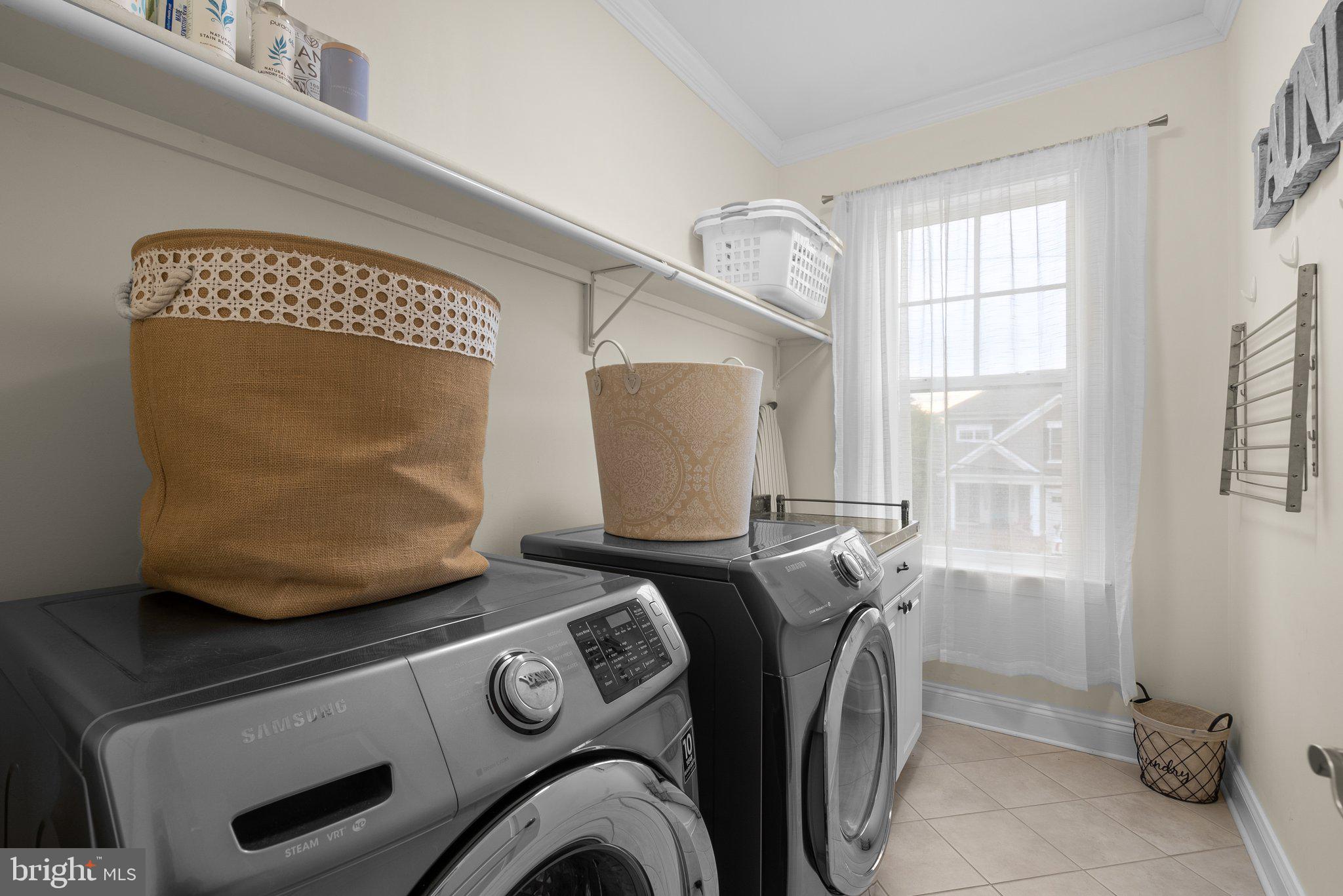 10105 Dickens AVENUE