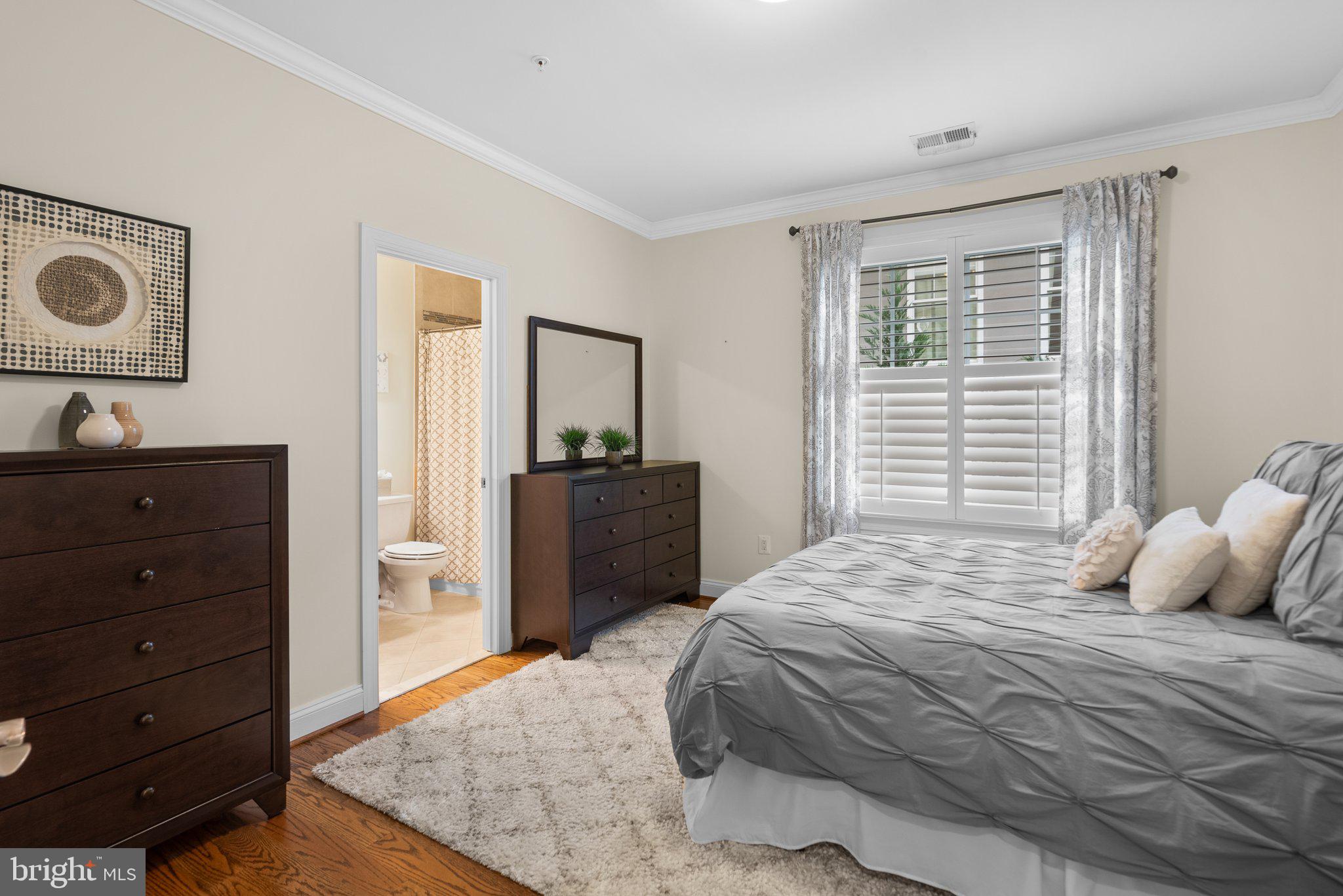 10105 Dickens AVENUE