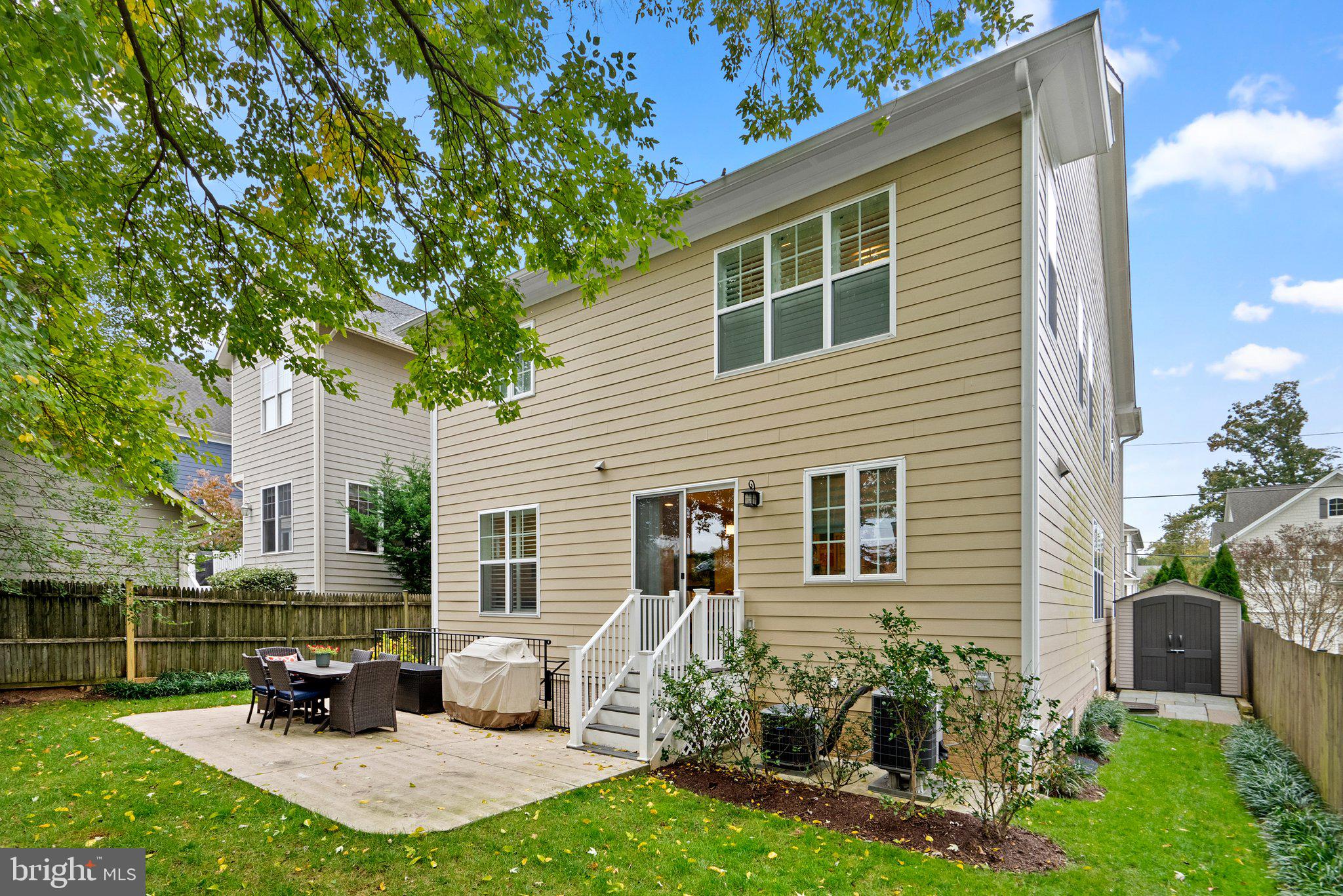 10105 Dickens AVENUE