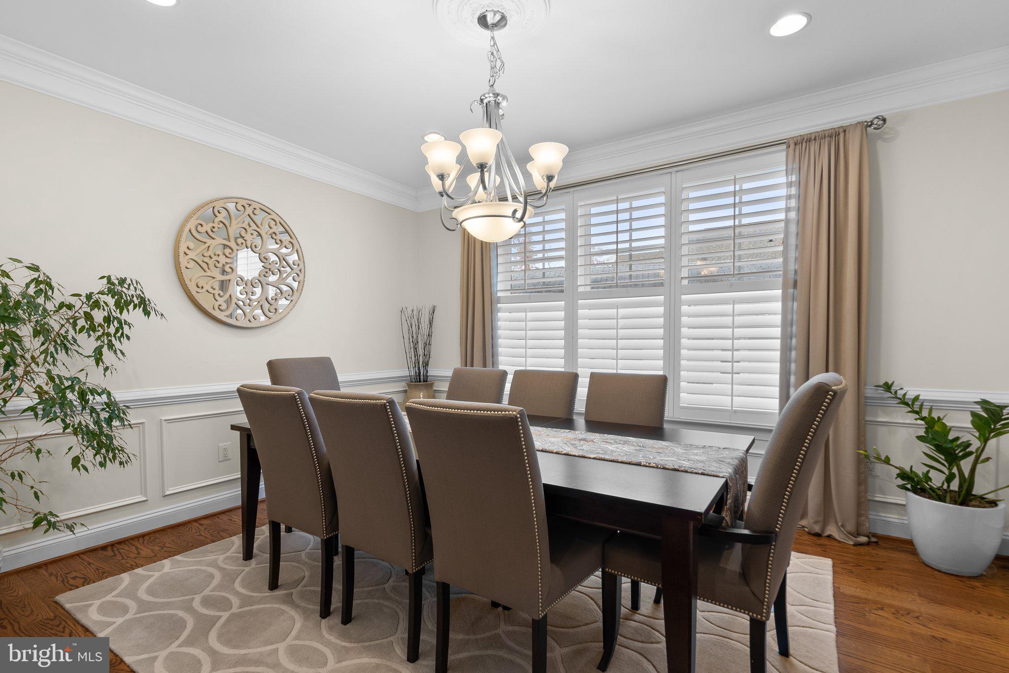 10105 Dickens AVENUE